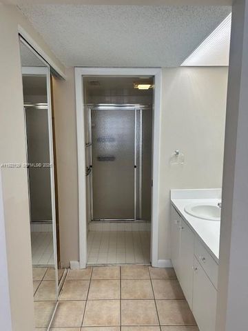 2247 SE 27th Dr 105-D, Homestead, FL 33035