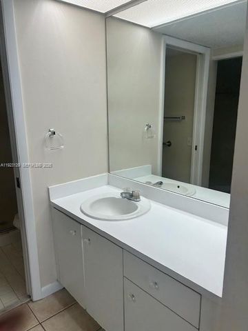 2247 SE 27th Dr 105-D, Homestead, FL 33035