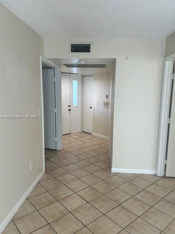 2247 SE 27th Dr 105-D, Homestead, FL 33035
