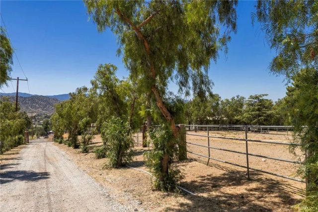 35675 Peppertree, Agua Dulce, CA 91390