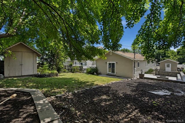 5 Willets Drive, Syosset, NY 11791