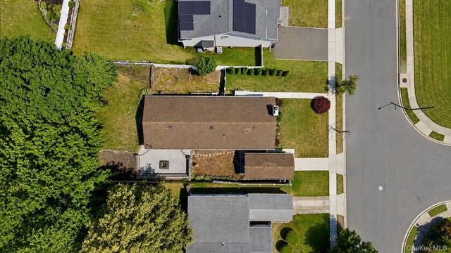 5 Willets Drive, Syosset, NY 11791