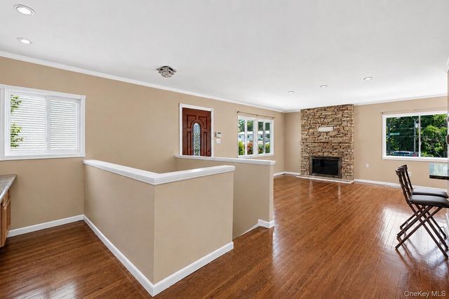 5 Willets Drive, Syosset, NY 11791