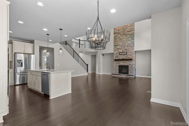 1526 Hickory Ridge Court S, Canton Charter Township, MI 48187