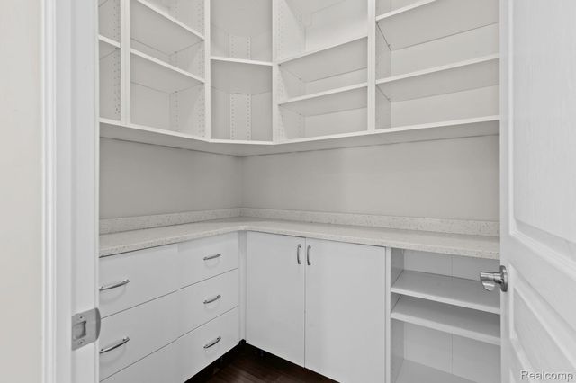 1526 Hickory Ridge Court S, Canton Charter Township, MI 48187