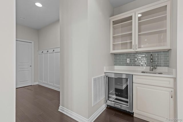 1526 Hickory Ridge Court S, Canton Charter Township, MI 48187