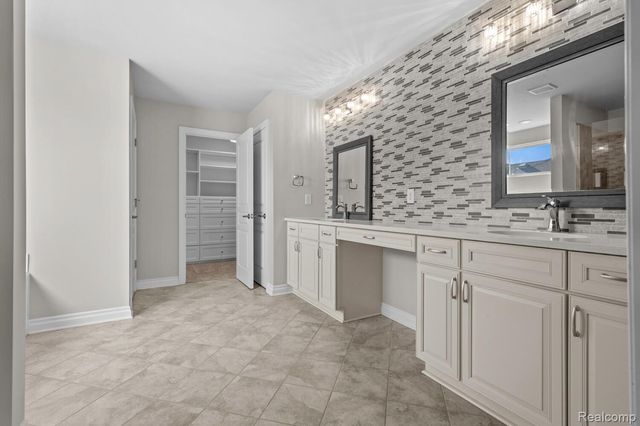 1526 Hickory Ridge Court S, Canton Charter Township, MI 48187