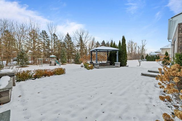 1526 Hickory Ridge Court S, Canton Charter Township, MI 48187