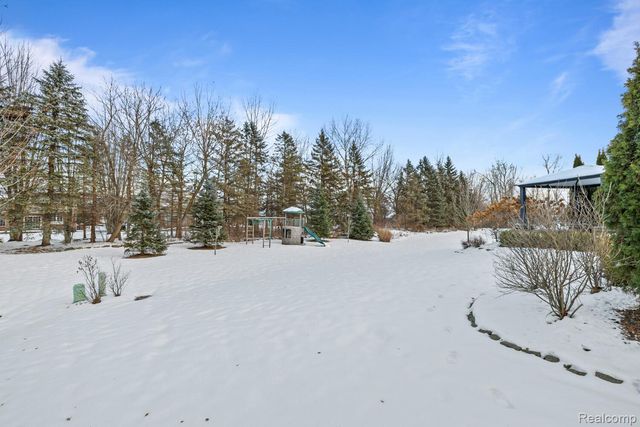 1526 Hickory Ridge Court S, Canton Charter Township, MI 48187