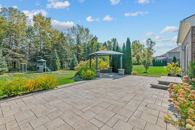 1526 Hickory Ridge Court S, Canton Charter Township, MI 48187