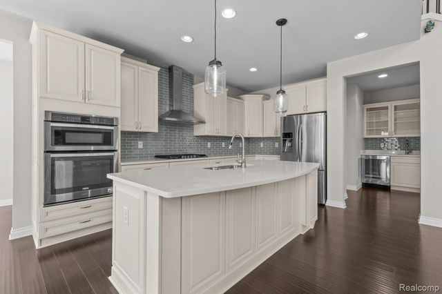 1526 Hickory Ridge Court S, Canton Charter Township, MI 48187