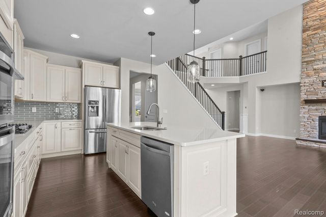 1526 Hickory Ridge Court S, Canton Charter Township, MI 48187