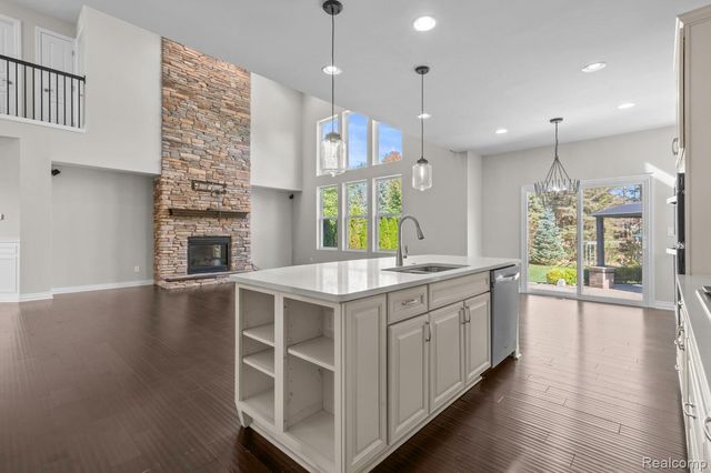 1526 Hickory Ridge Court S, Canton Charter Township, MI 48187