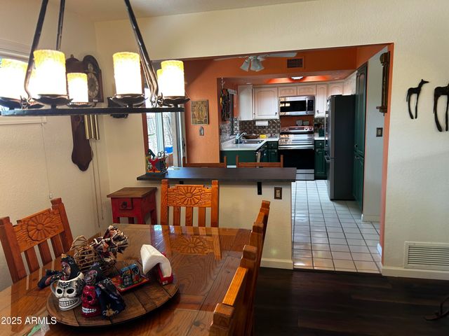 37212 N TRANQUIL Trail N 18, Carefree, AZ 85377