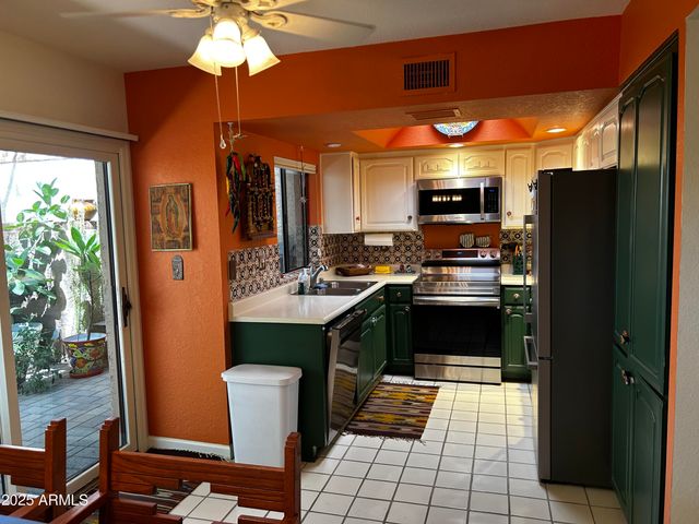 37212 N TRANQUIL Trail N 18, Carefree, AZ 85377