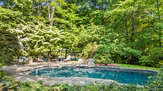 17 Eastwoods Road, Pound Ridge, NY 10576