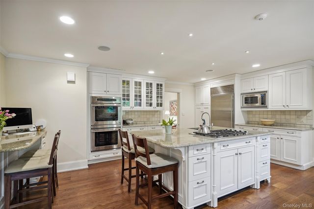 17 Eastwoods Road, Pound Ridge, NY 10576