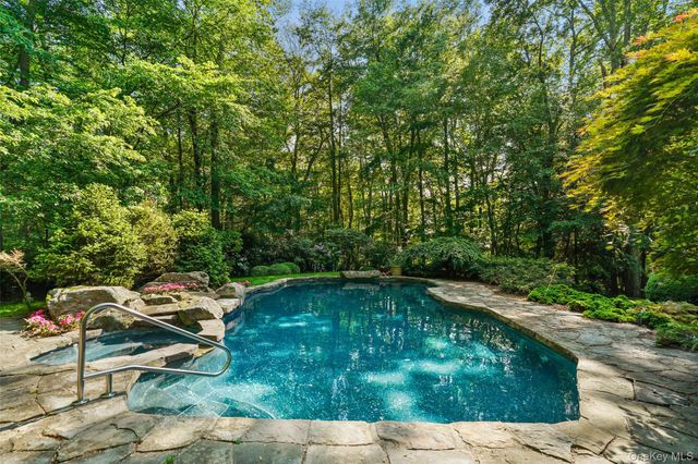 17 Eastwoods Road, Pound Ridge, NY 10576