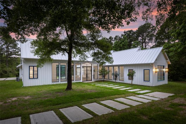 9879 Stubbs Road, Magnolia, TX 77354
