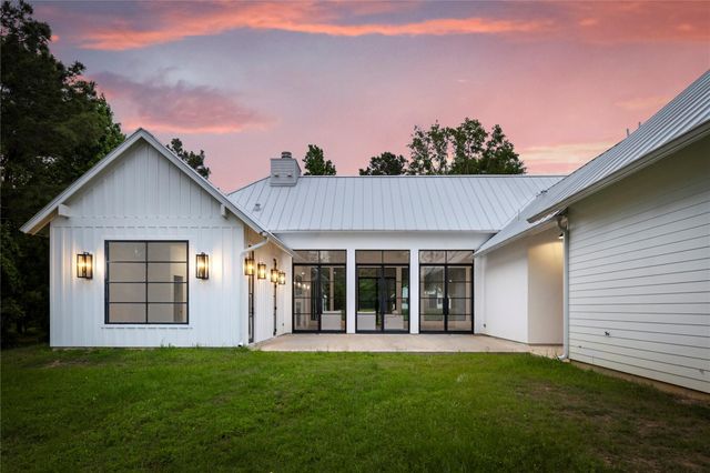 9879 Stubbs Road, Magnolia, TX 77354