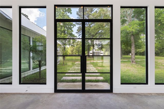 9879 Stubbs Road, Magnolia, TX 77354