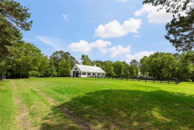 9879 Stubbs Road, Magnolia, TX 77354