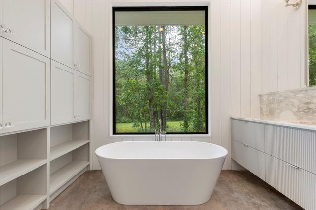9879 Stubbs Road, Magnolia, TX 77354