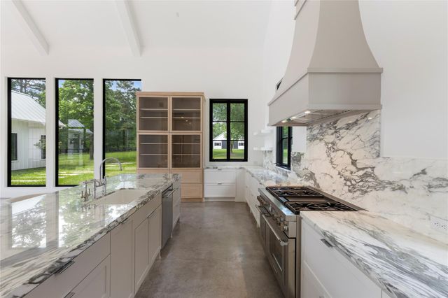 9879 Stubbs Road, Magnolia, TX 77354