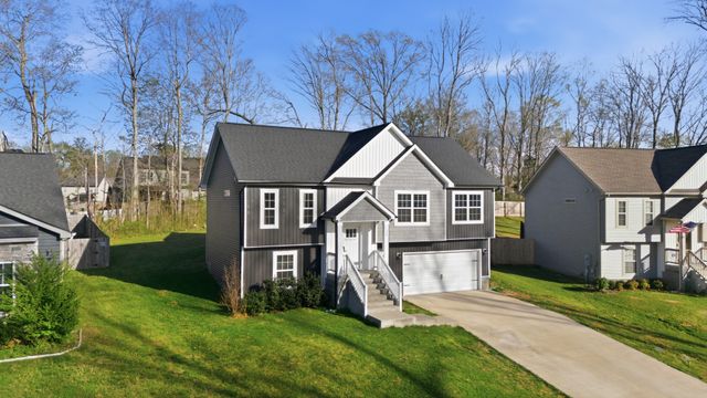 1305 Sussex Dr, Clarksville, TN 37042