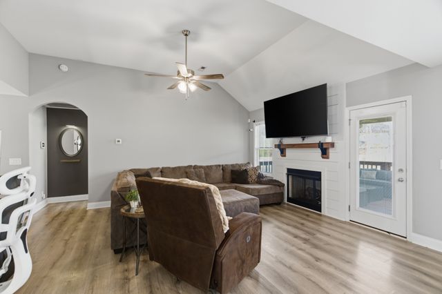 1305 Sussex Dr, Clarksville, TN 37042