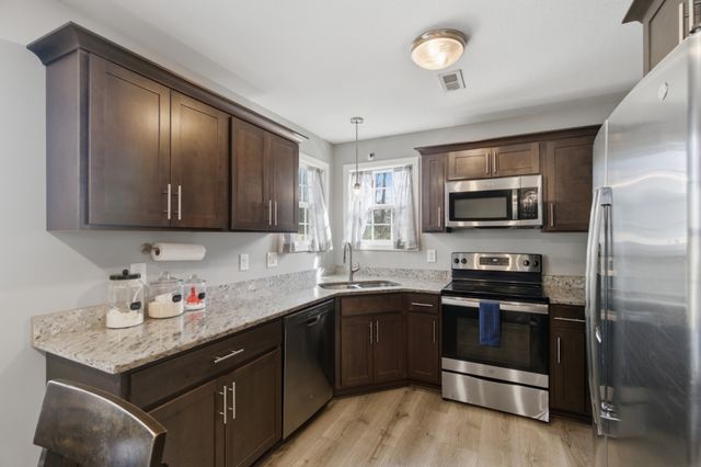 1305 Sussex Dr, Clarksville, TN 37042