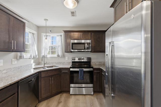 1305 Sussex Dr, Clarksville, TN 37042