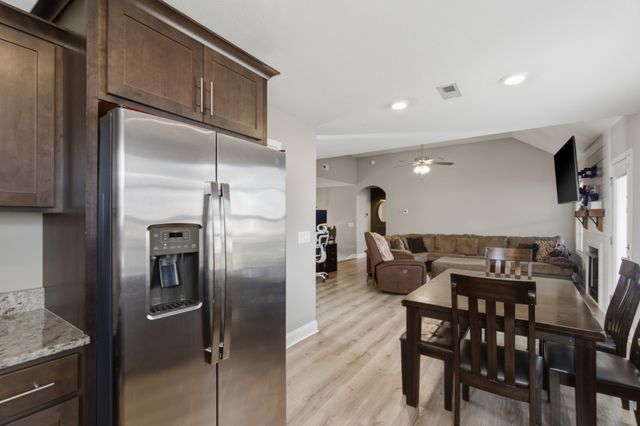 1305 Sussex Dr, Clarksville, TN 37042