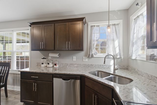 1305 Sussex Dr, Clarksville, TN 37042