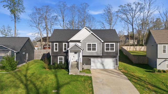 1305 Sussex Dr, Clarksville, TN 37042