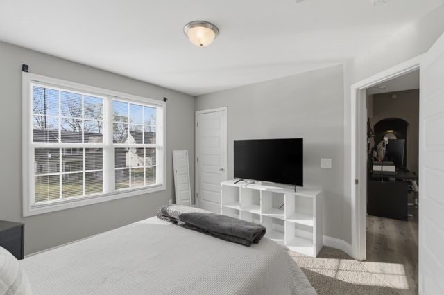 1305 Sussex Dr, Clarksville, TN 37042