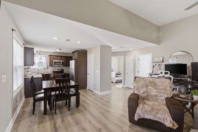 1305 Sussex Dr, Clarksville, TN 37042