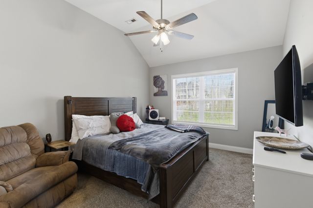 1305 Sussex Dr, Clarksville, TN 37042