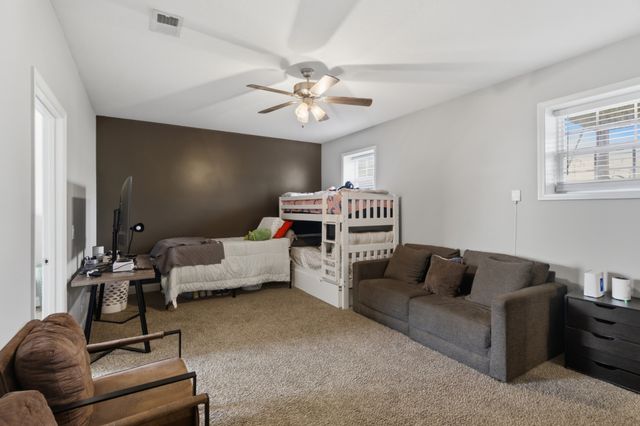 1305 Sussex Dr, Clarksville, TN 37042