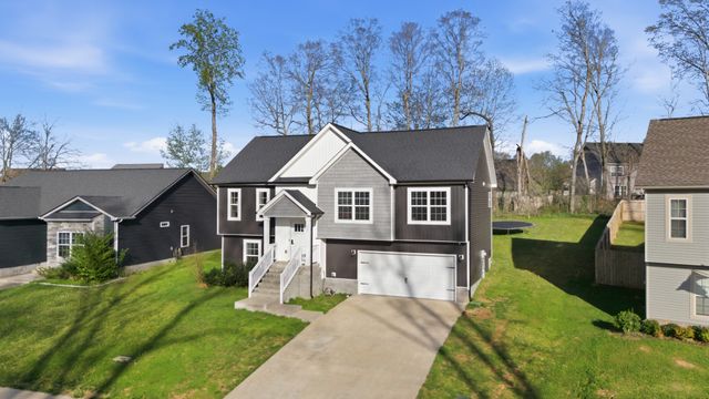 1305 Sussex Dr, Clarksville, TN 37042