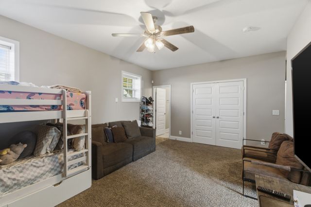 1305 Sussex Dr, Clarksville, TN 37042