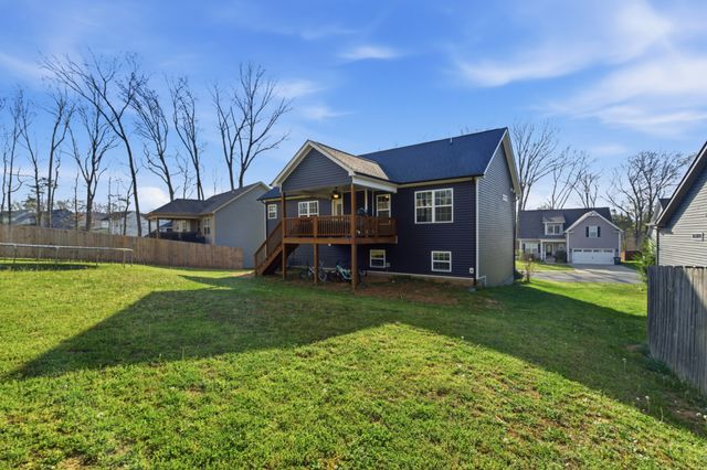 1305 Sussex Dr, Clarksville, TN 37042