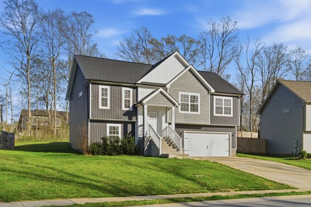 1305 Sussex Dr, Clarksville, TN 37042