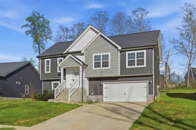 1305 Sussex Dr, Clarksville, TN 37042