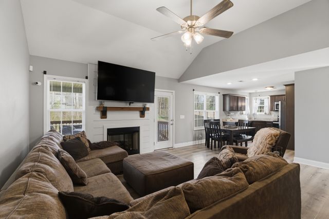 1305 Sussex Dr, Clarksville, TN 37042