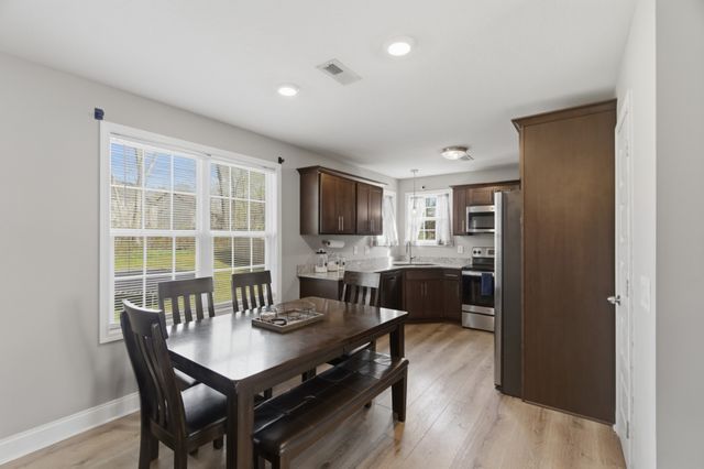 1305 Sussex Dr, Clarksville, TN 37042