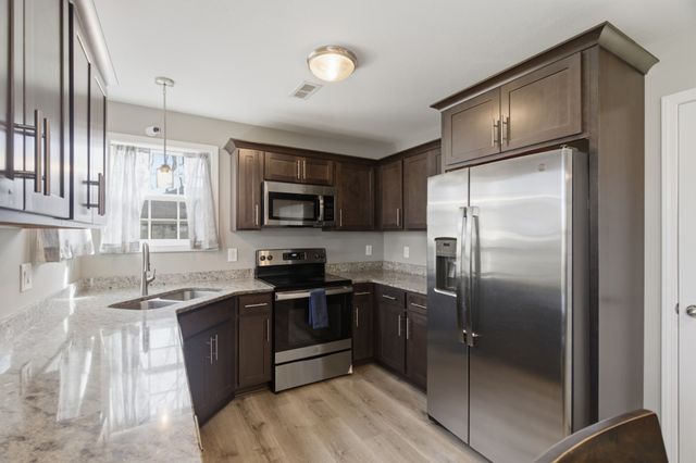 1305 Sussex Dr, Clarksville, TN 37042