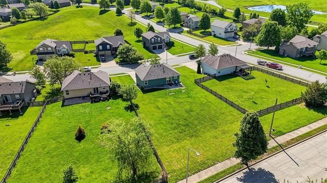 11326 N Ewing Avenue, Kansas City, MO 64156