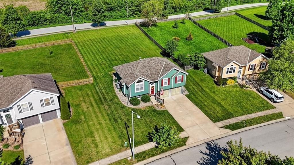 11326 N Ewing Avenue, Kansas City, MO 64156