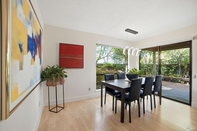 1325 Crofton Ct, Healdsburg, CA 95448